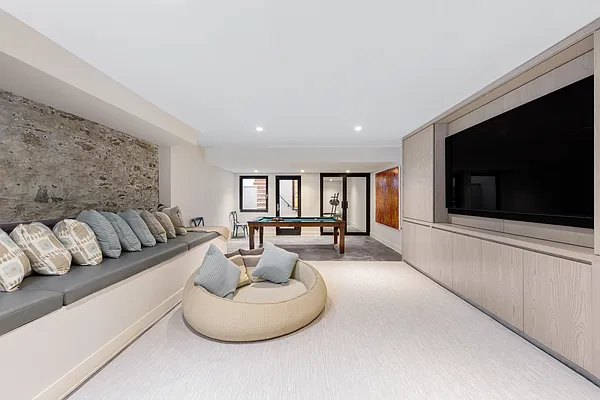 Rented by Sotheby's International Realty | media 34