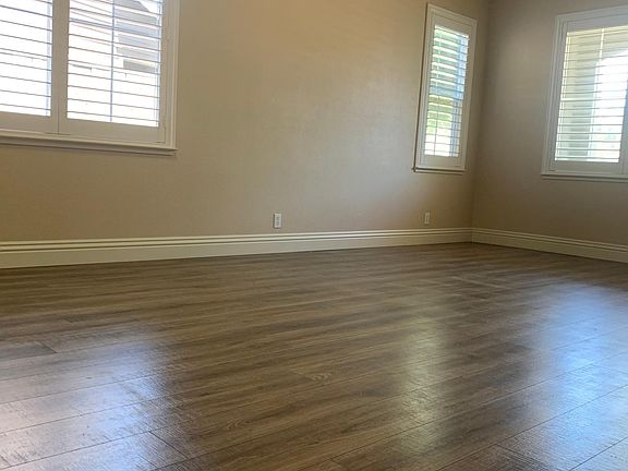 Living Room/ Formal Dining