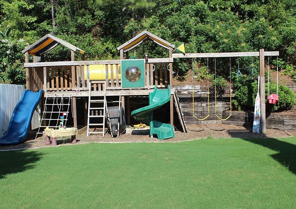 2nd image of 2502 Retreat Dr