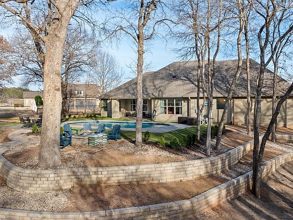 4th image of 401 Acorn Trl