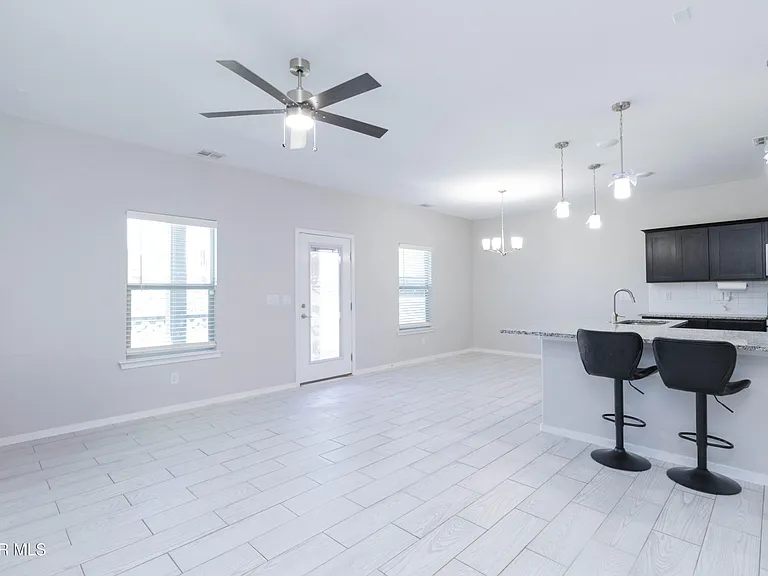 13909 Summer View Ave — Photo 11