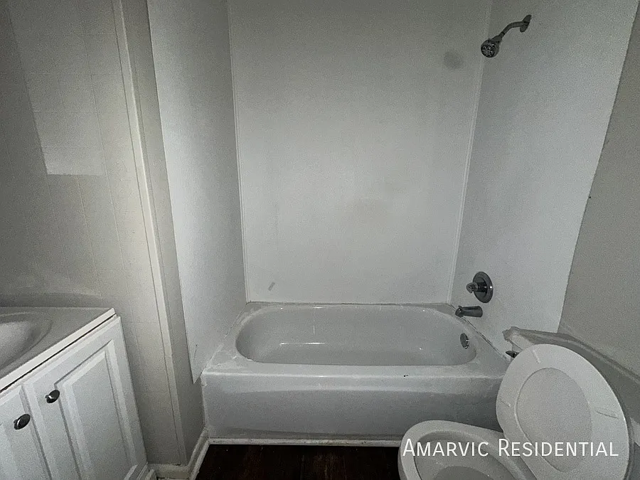 717 Bullock St — Photo 3