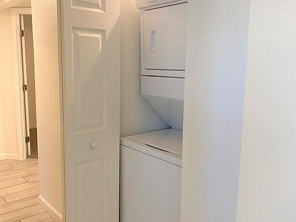 4th image of 307 W Mariposa St