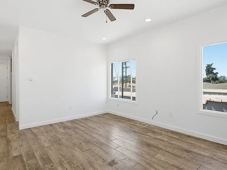 1050 W 57th St — Photo 23
