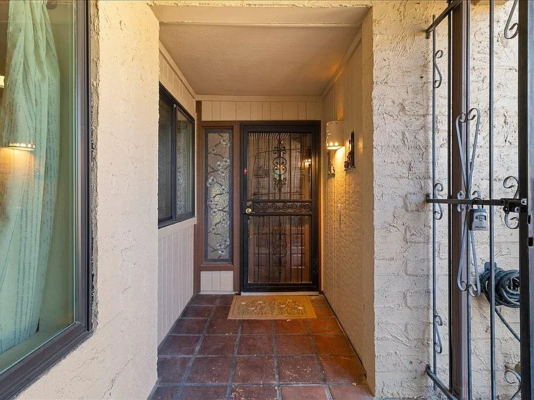 16646 N 29th Dr — Photo 4
