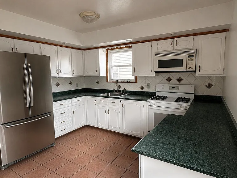 32 Amador St — Photo 5