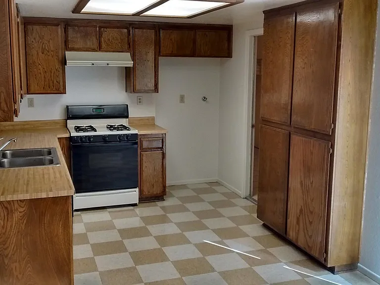 Kitchen with gas stove, pantry, and ice maker hook-up.