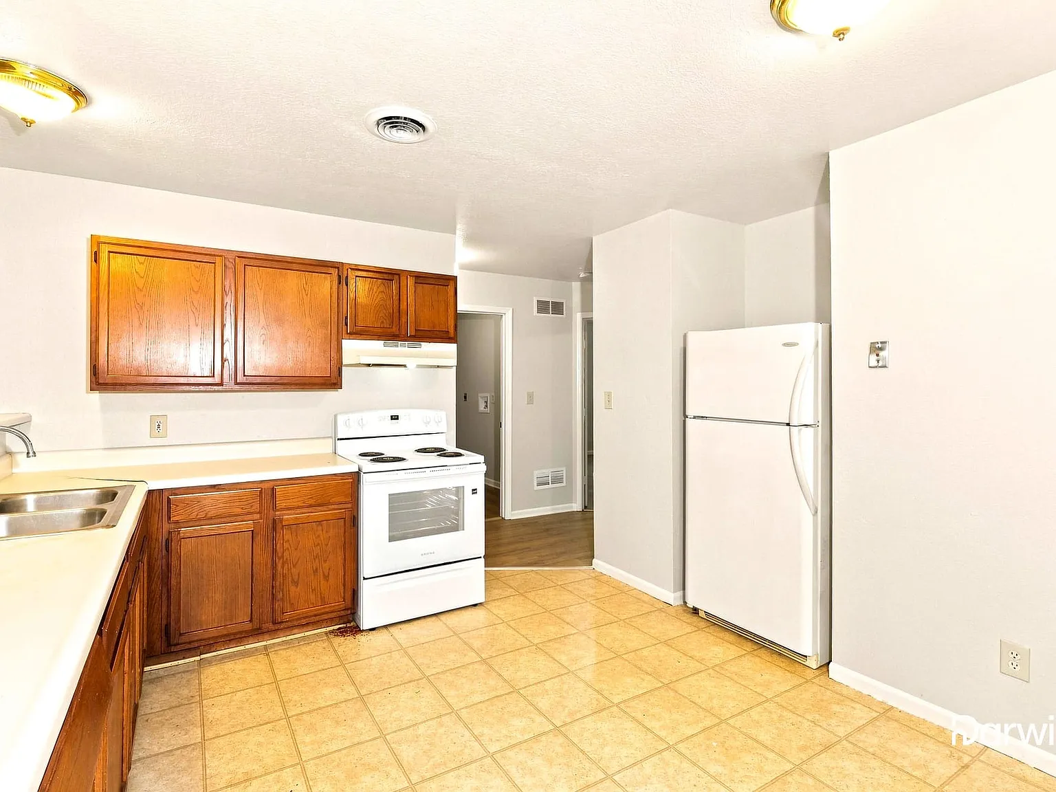 3 bed, 1.0 bath, 1238 sqft, $1,320 — Photo 3
