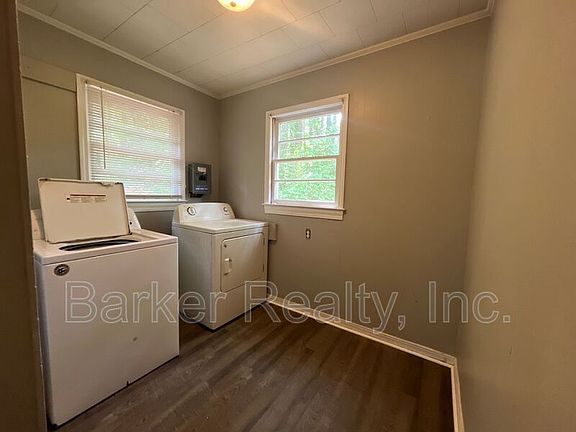 2nd image of 3917 Greenleaf St APT A