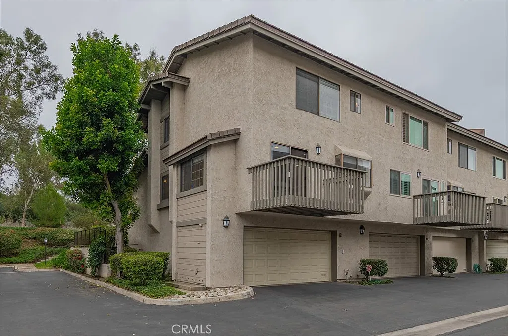2 bed, 2.5 bath, 1412 sqft, $4,000 — Photo 1