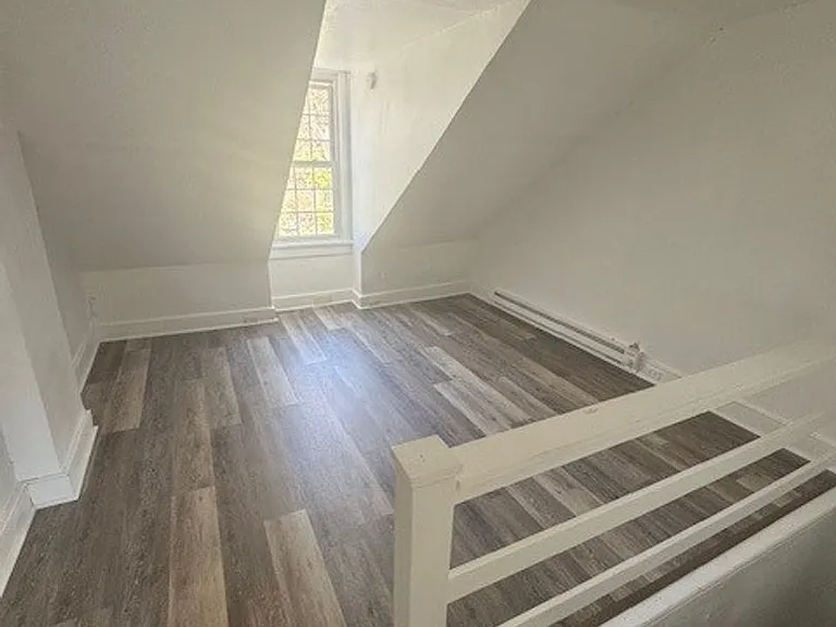 517 E Arch St — Photo 3