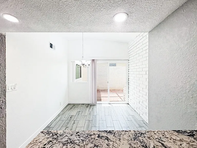 4202 N 27th St #11 — Photo 12