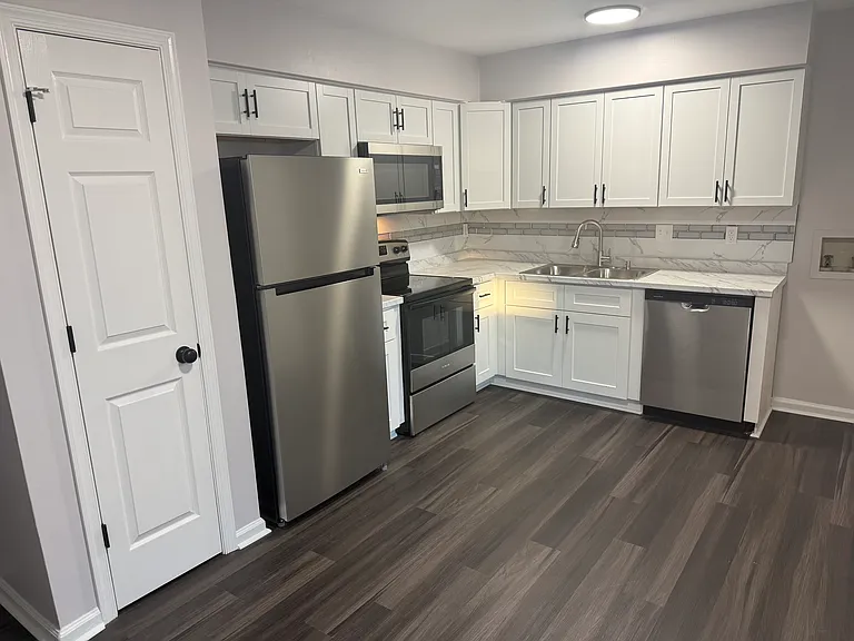 6209 Geneva Way #B — Photo 14