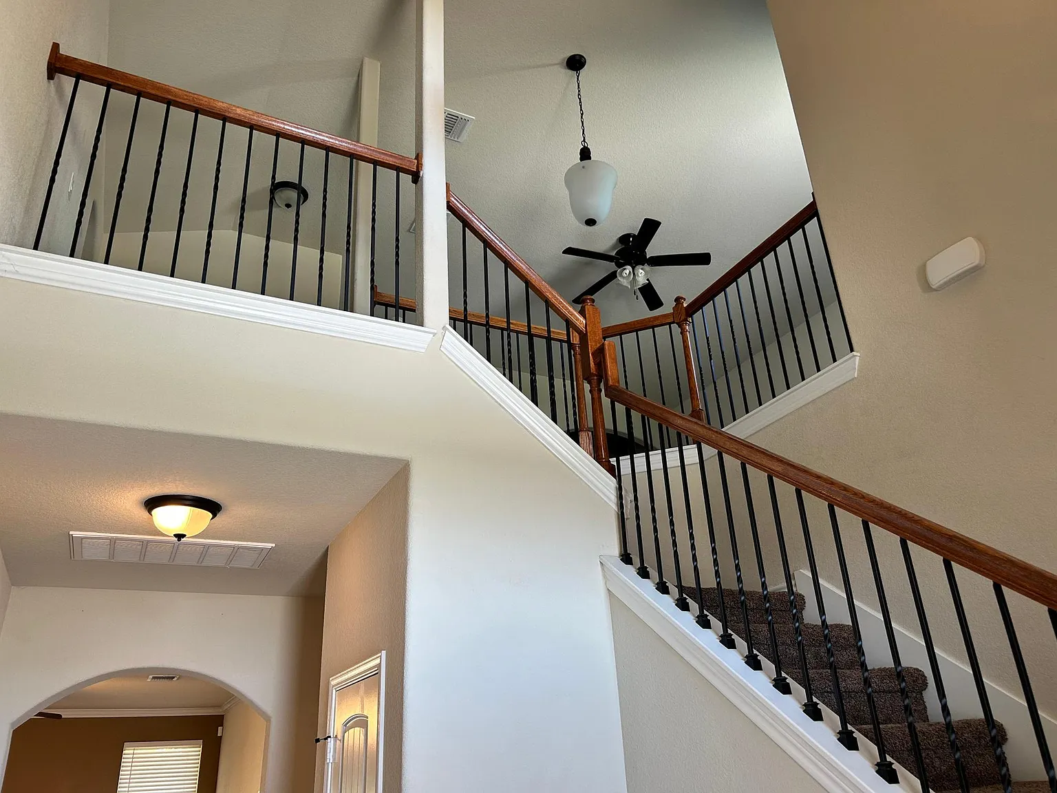 5 bed, 2541 sqft, $2,450 — Photo 2