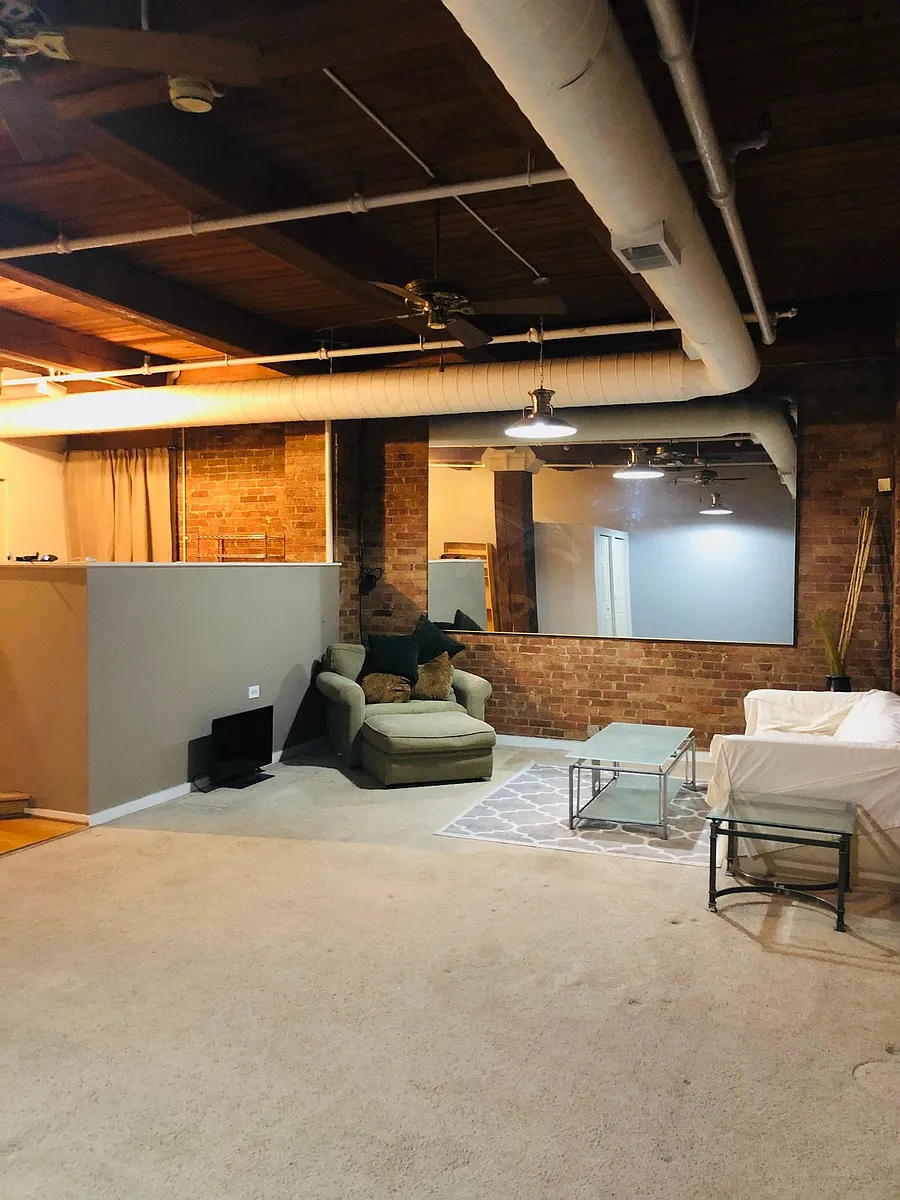 Building Photo - 411 S Sangamon St #1E