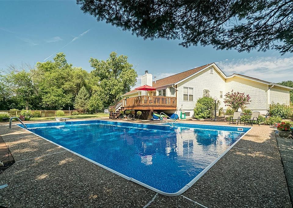 1st image of 42 Dawnridge Dr