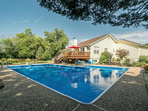 42 Dawnridge Dr, Hazelwood, MO 63042