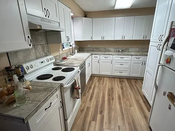 4822 Oak Park Dr NE, Salem, OR 97305