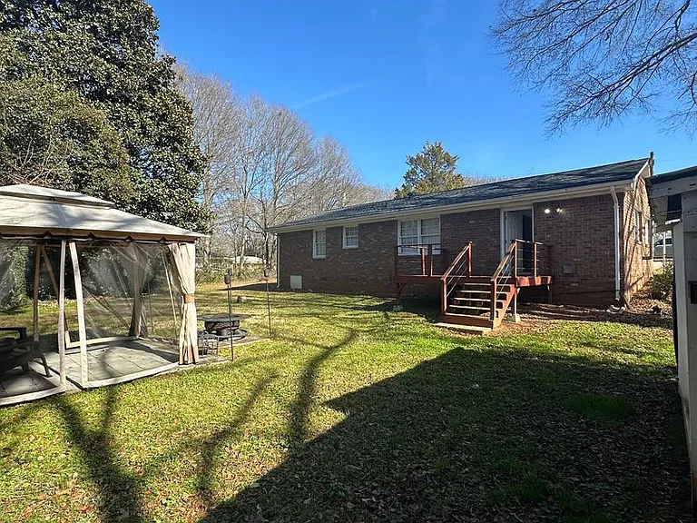 51 Lawanna Dr — Photo 31