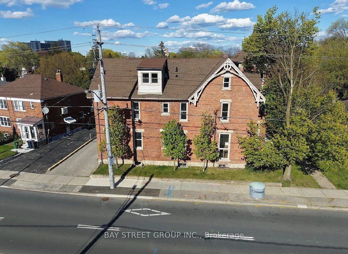 2 bed, $2,200 — Photo 1