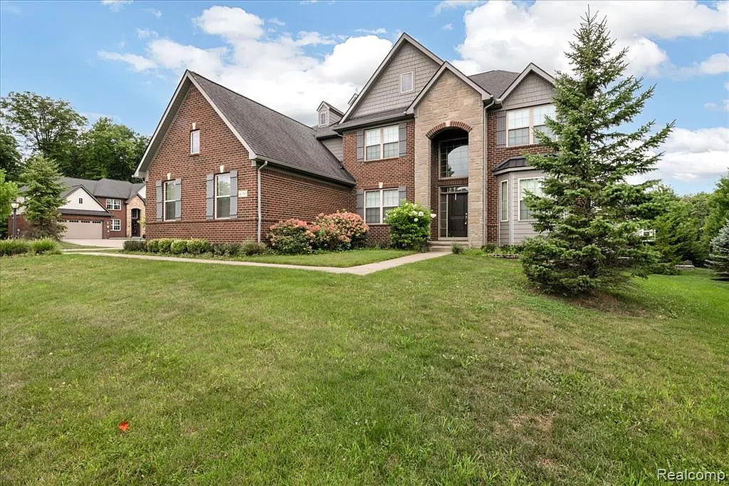 4 bed, 2.5 bath, 3064 sqft, $4,200 — Photo 3