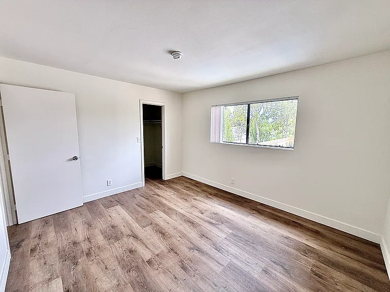 12521 Saticoy St #4 — Photo 17