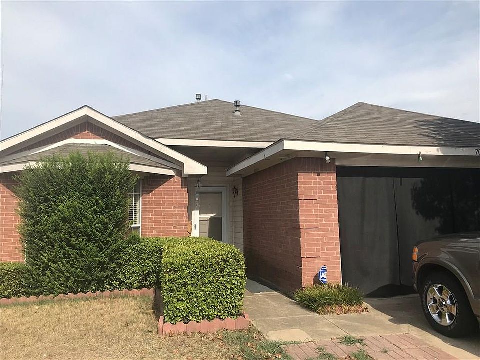 1st image of 700 Sunflower Ln