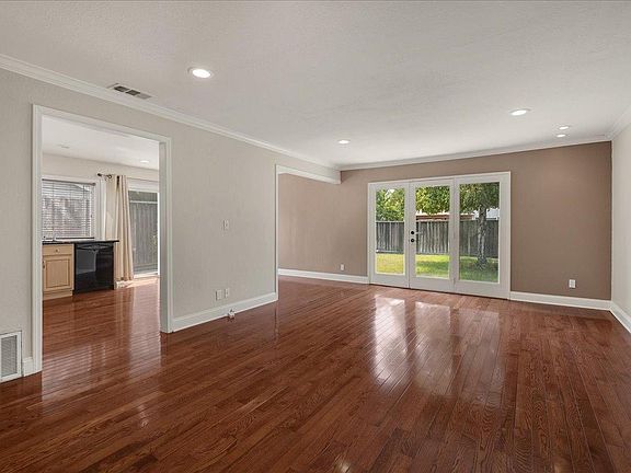 4th image of 6087 Emlyn Ct