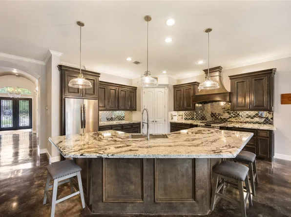 12122 Hawthorne Dr, Montgomery, TX 77356
