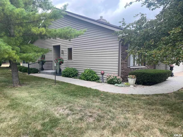 1036 Hawthorn Rdg, Macomb, IL 61455