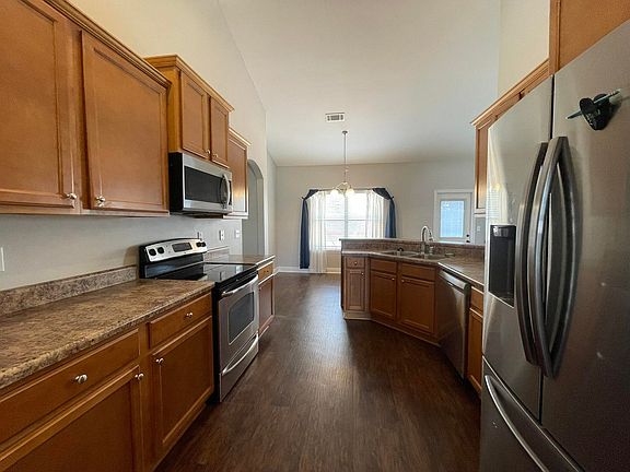 3rd image of 148 Crab Apple Ave
