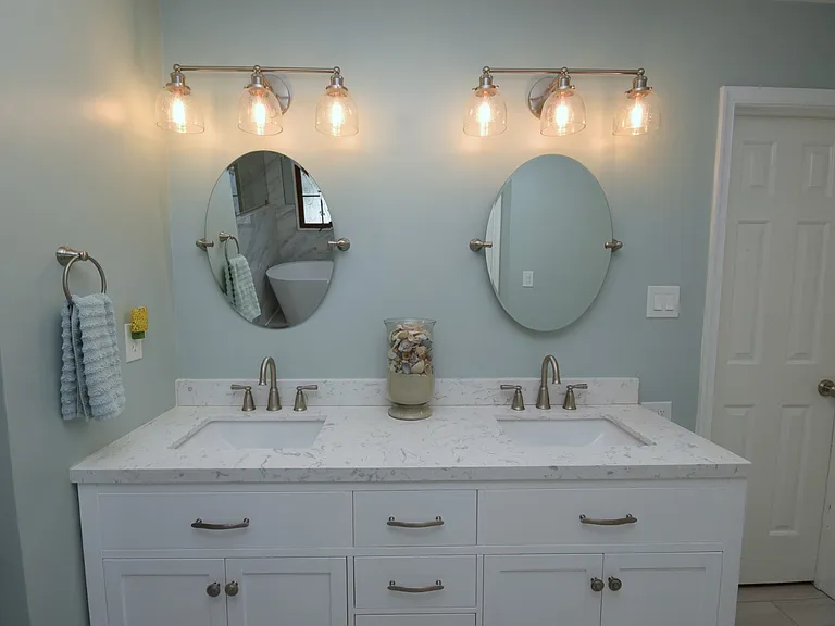 En-suite bathroom in primary bedroom.