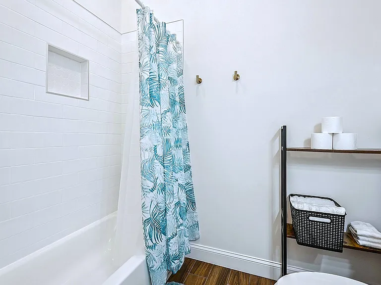 Full tub/shower combo in hall bath