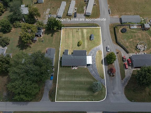 2nd image of 1210 Peacock Rd