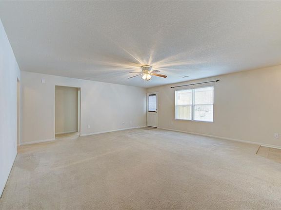 5th image of 3639 Barkers Crossing Ave