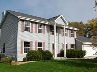 1436 E Meadowview Dr, Oak Creek, WI 53154