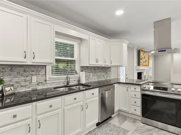 4320 Woodland Forrest Dr, Tuscaloosa, AL 35405