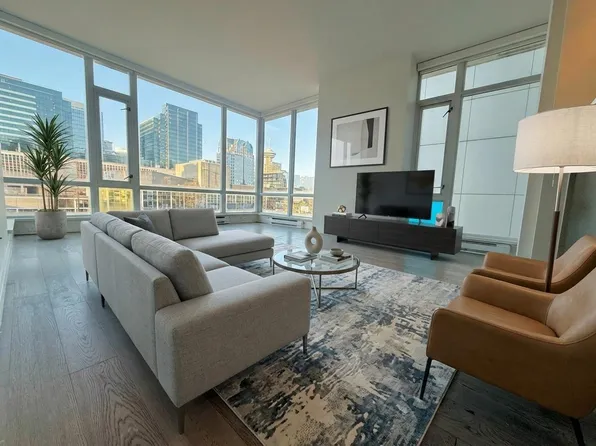 161 Georgia St W #709, Vancouver, BC V6B 0K9