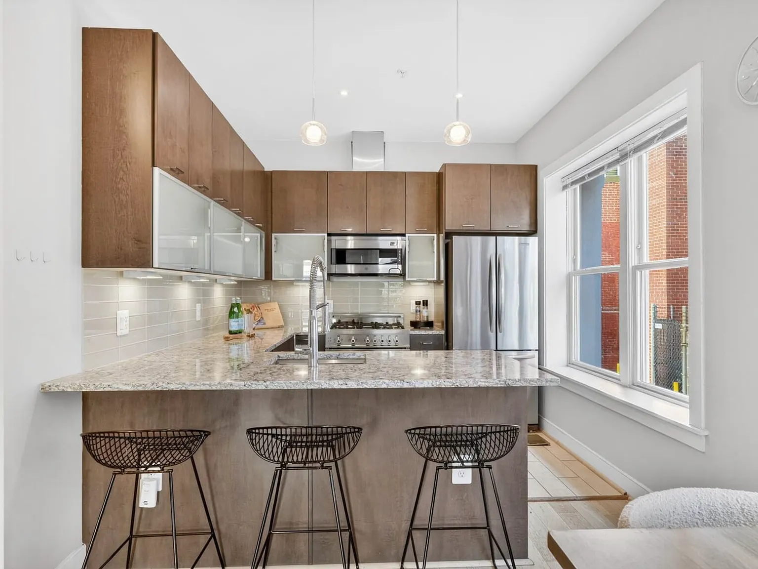 2 bed, 2.5 bath, 1040 sqft, $2,300 — Photo 3