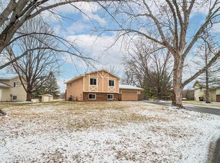 11843 Silverod St NW, Coon Rapids, MN 55433