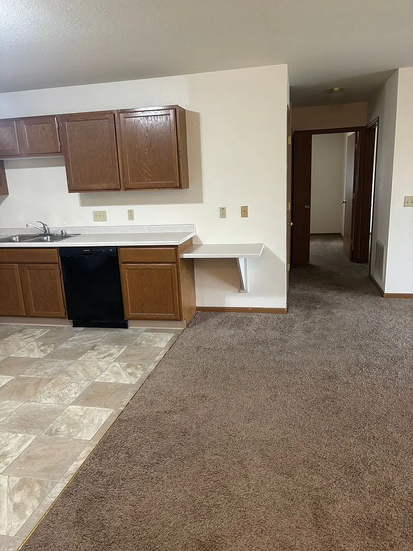 Larabee Street Apartments, LLC — Photo 2