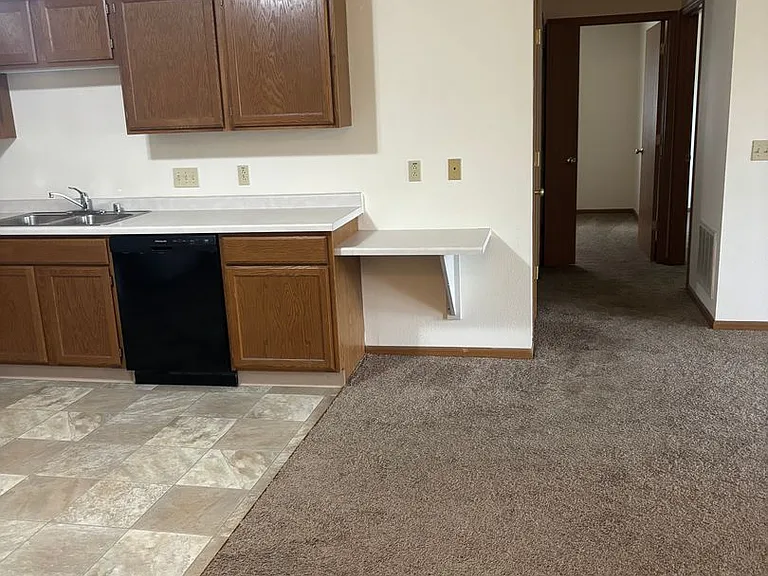 213 Larabee St #1-7 — Photo 2