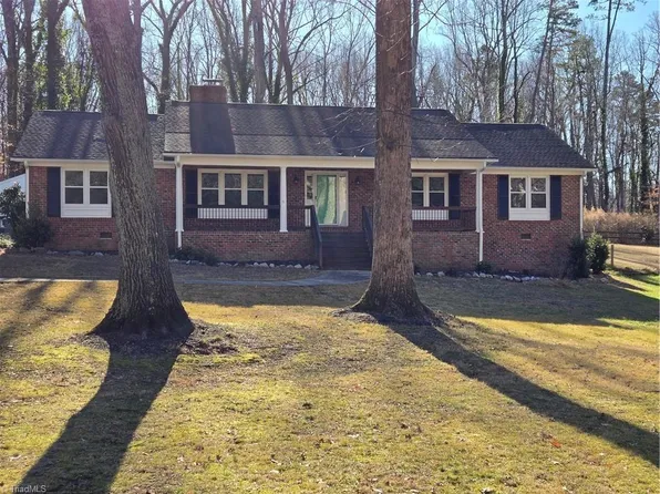 207 Buttercup Dr, Jamestown, NC 27282