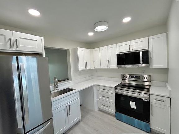 3rd image of 6220 Augusta Dr APT 413