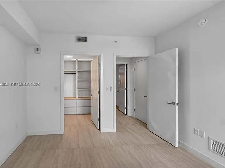 77 5th St #4202 — Photo 32