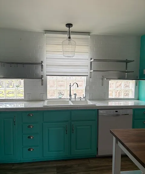 901A Dolphin Pl — Photo 3