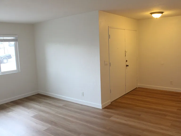 331 Rebecca Ave — Photo 7