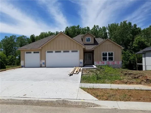 14542 Aurora Ln, Basehor, KS 66007