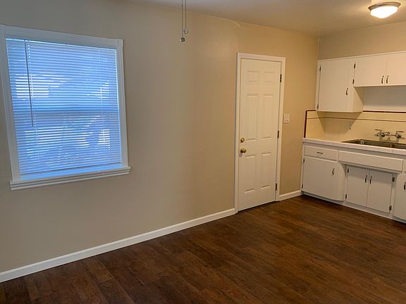 4th image of 2104 E 8th St