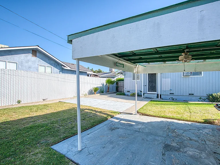 2434 Yerba St — Photo 40